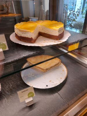 Cake at SIGGIS v/gan dine & co. in Munich