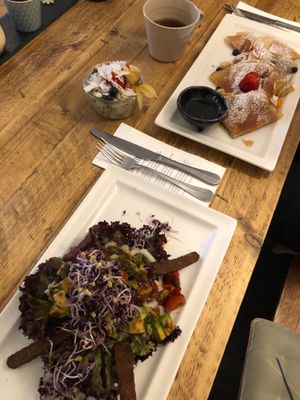 Breakfast!!!! Not mainstream, sweet American and fluffy  at SIGGIS v/gan dine & co. in Munich