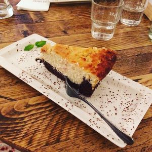 Kokos-Schoko-Käsekuchen at SIGGIS v/gan dine & co. in Munich