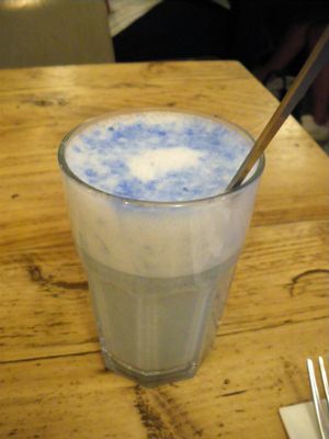 Smurf Latte at SIGGIS v/gan dine & co. in Munich