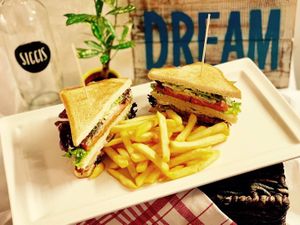 Triple-Style-Club Sandwich  at SIGGIS v/gan dine & co. in Munich