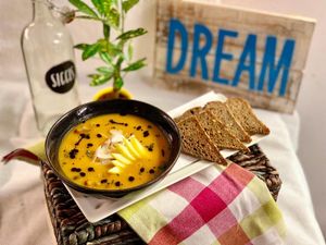 Schlemmen im SIGGIS ??
Unsere beliebte Süßkartoffelsuppe - genau das Richtige an kalten Tagen ?
Mit oder ohne Brot - super lecker ?
Wir freuen uns auf Euch....... at SIGGIS v/gan dine & co. in Munich