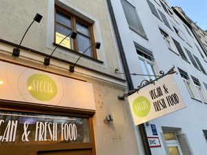 outside at SIGGIS v/gan dine & co. in Munich