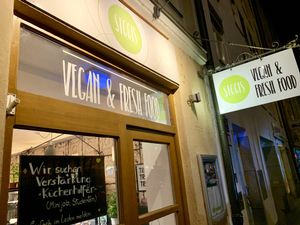 outside at SIGGIS v/gan dine & co. in Munich