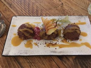 Dunkle Mousse mit Pfirsichpüree at SIGGIS v/gan dine & co. in Munich