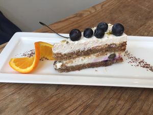 Vegan and gluten free cake at SIGGIS v/gan dine & co. in Munich