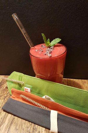 We sell SIGGIS glass straws with straw pockets :-) at SIGGIS v/gan dine & co. in Munich