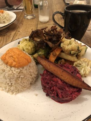 Grateful - chickpea and vegetable bowl. Good but I’d try something different next time!  at SIGGIS v/gan dine & co. in Munich