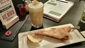 Apple tarte and golden milk at SIGGIS v/gan dine & co. in Munich