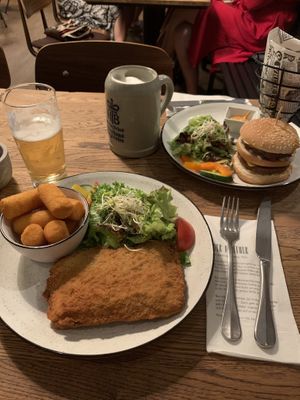 Vegan Cordon Bleu and Burger at SIGGIS v/gan dine & co. in Munich