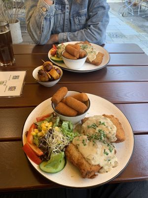 Jägerschnitzel  at SIGGIS v/gan dine & co. in Munich