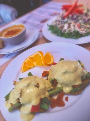 Had this amaze balls Chick habit eggless benny!!! If you are into plant based food this is the place!! If you are into raw again this is a must eatery to go to!! 
 at Vegan Hippie-Chick Cafe in Victoria