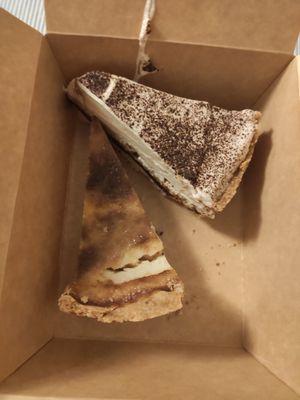 Vegan cheesecake and tiramisu! at Nobiko in Cologne