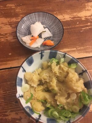 Halb aufgegessene Vorspeisen (Tsukemono und gedämpfter Kartoffelsalat)  at Nobiko in Cologne