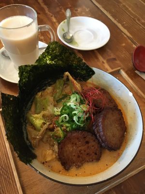 Rotes TanTan und Grüntee mit Hafermilch    at Nobiko in Cologne