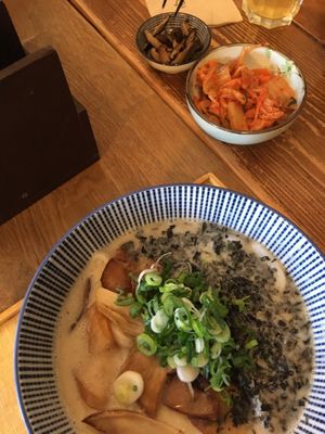 Ninniku-Udon und Kimchi und Shiitake als Beilage    at Nobiko in Cologne