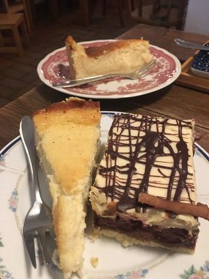 Donauwelle and cheese cake at Nobiko in Cologne