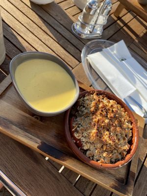 Veganer Apfelcrumble mit Vanilleschaum  at Seeblick in Norddorf