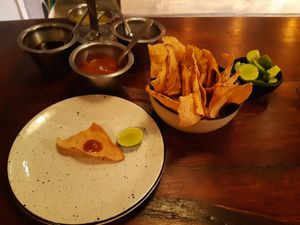 Кукурузные чипсы с соусами at Don Taco Tequila in San Miguel De Allende
