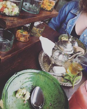 (Half eaten) six Moroccan salads starter & mint tea 😋 at Zeitoun Cafe in Marrakech