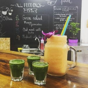 Healthy shots and smoothie at Shake It in Koh Samui
