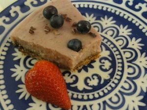 strawberry, banana cheesecake, no sugar, base os figs and almonds, topped with blueberries and cocoa nibs at Fortuna Cafe in Sintra