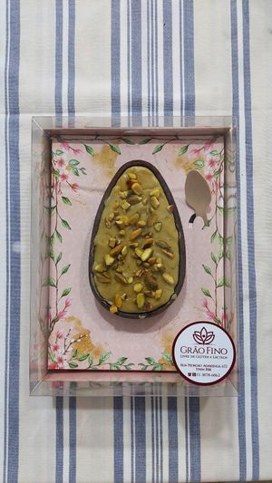 Ovo de colher de pistache com frutas vermelhas at Grao Fino in Sao Paulo