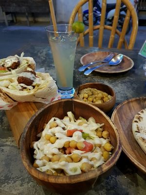 happiness salad and falafel pita at Happiness in El Nido