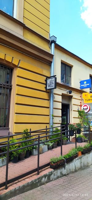 Niepozorne wejście... ale przystosowane dla osób niepełnosprawnych. 👍 at Zjadliwości in Lodz