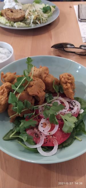 Pakora z kalafiora at Zjadliwości in Lodz