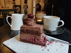 Schoko-Kirsch-Torte at Zjadliwości in Lodz