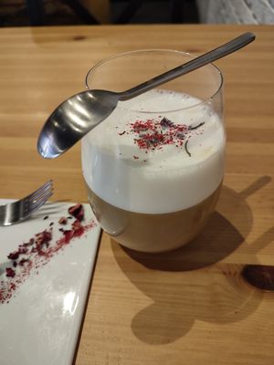 Lavender coffee at Zjadliwości in Lodz