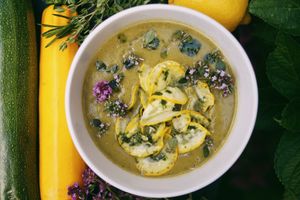 Herbal zucchini soup at Zjadliwości in Lodz