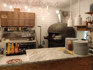 Front counter and oven at Antica Pizzeria Nennillo in Cologne