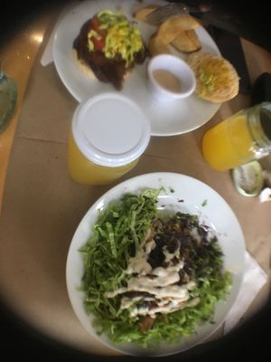 Hamburguesa at De/Raiz Cocina Café - Calle 65 in Bogota