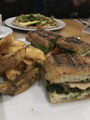 Sándwich de pesto at De/Raiz Cocina Café - Calle 65 in Bogota