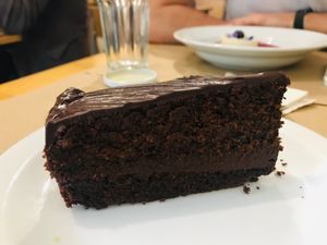 Chocolate cake at De/Raiz Cocina Café - Calle 65 in Bogota