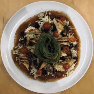 Pizza clásica at De/Raiz Cocina Café - Calle 65 in Bogota