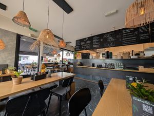 Innen - etwa 6 Tische at Joyce in Reutte