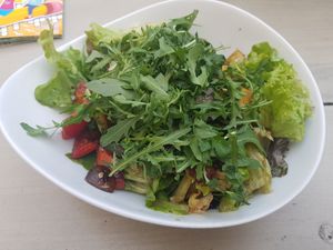 Salat mit Grillgemüse at Joyce in Reutte