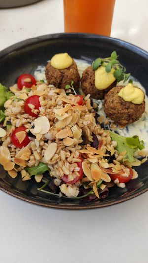 No-meat balls (beware - cold!) at The Therapist - LxFactory in Lisbon