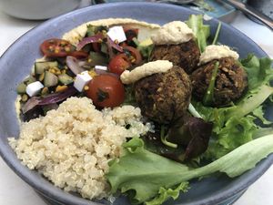 Lentil ball bowl with hummus, Greek salad, quinoa and avocado  at The Therapist - LxFactory in Lisbon