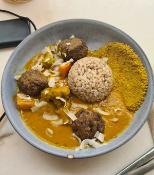Lentils Nomeatballs at The Therapist - LxFactory in Lisbon