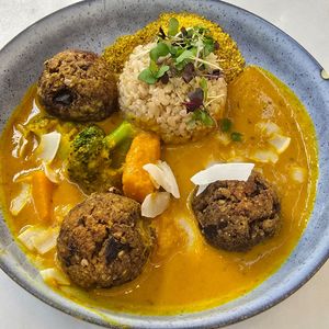 Lentil balls in curry at The Therapist - LxFactory in Lisbon