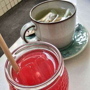 Red lemonade and herbal tea at The Therapist - LxFactory in Lisbon