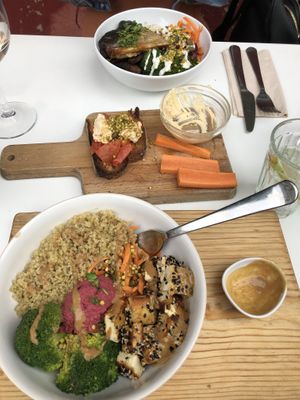 Salmon bowl (not vegan) and tofu bowl (vegan) at The Therapist - LxFactory in Lisbon