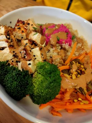 Tofu bowl at The Therapist - LxFactory in Lisbon