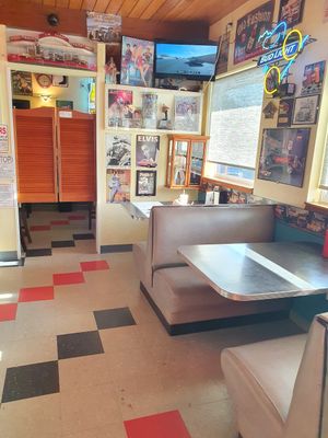 Bright room at Jim Dandy Restaurant  in Portland