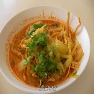 Vegan Kao Soi at Vegetarian Food Ratsamitham Foundation in Chiang Mai