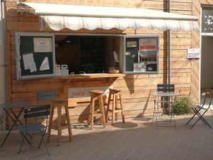The new shade and new places to sit at Mauna - Vegan Kitchen in Mitzpe Ramon